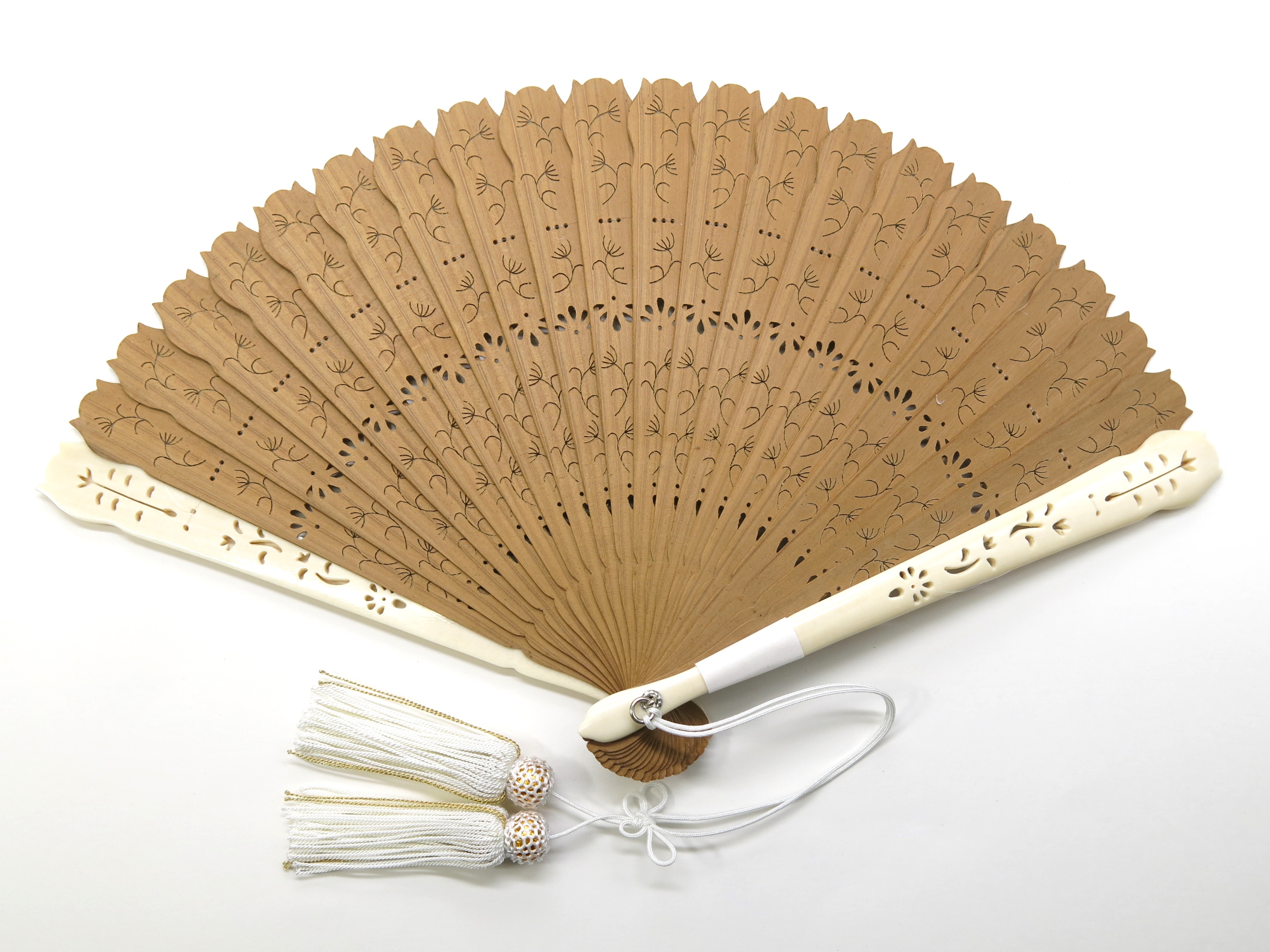 白檀象牙扇子2017-3｜透かし彫り白檀×親骨象牙｜希少贅沢 | べっ甲