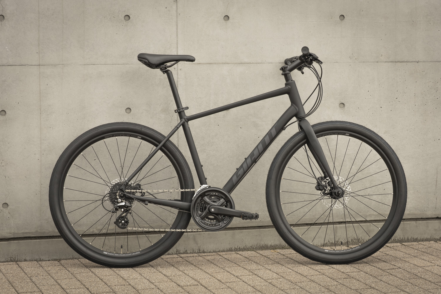 ジャイアント GIANT マットブラック 漆黒のクロスバイク GIANT ESCAPE