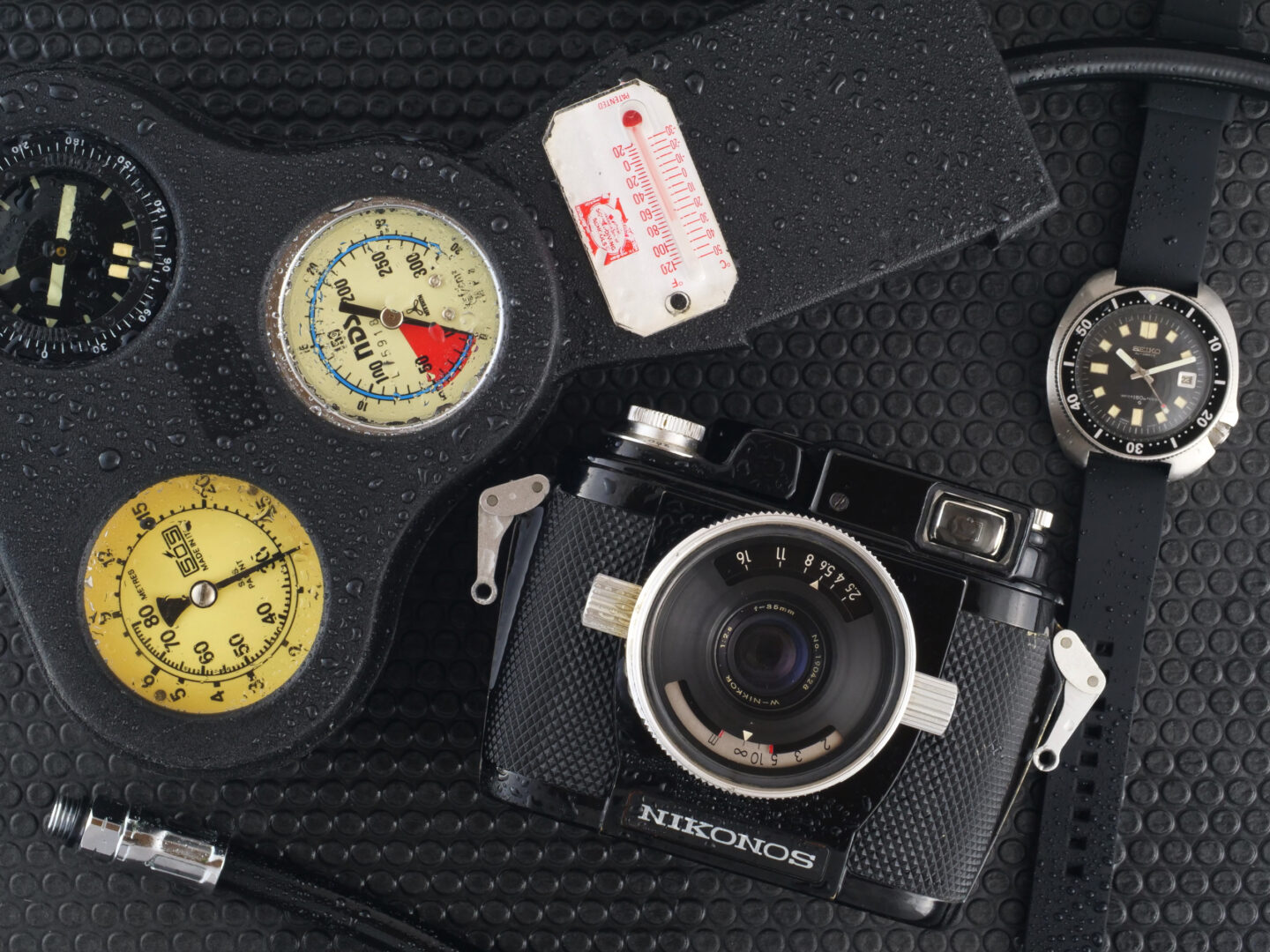 映画の中の、あのカメラ｜02 007/サンダーボール作戦（1965）ニコノス