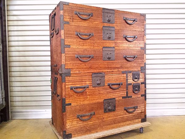 東京都国分寺市にて、明治期の金具総桐松本箪笥二竿、小箪笥、花器