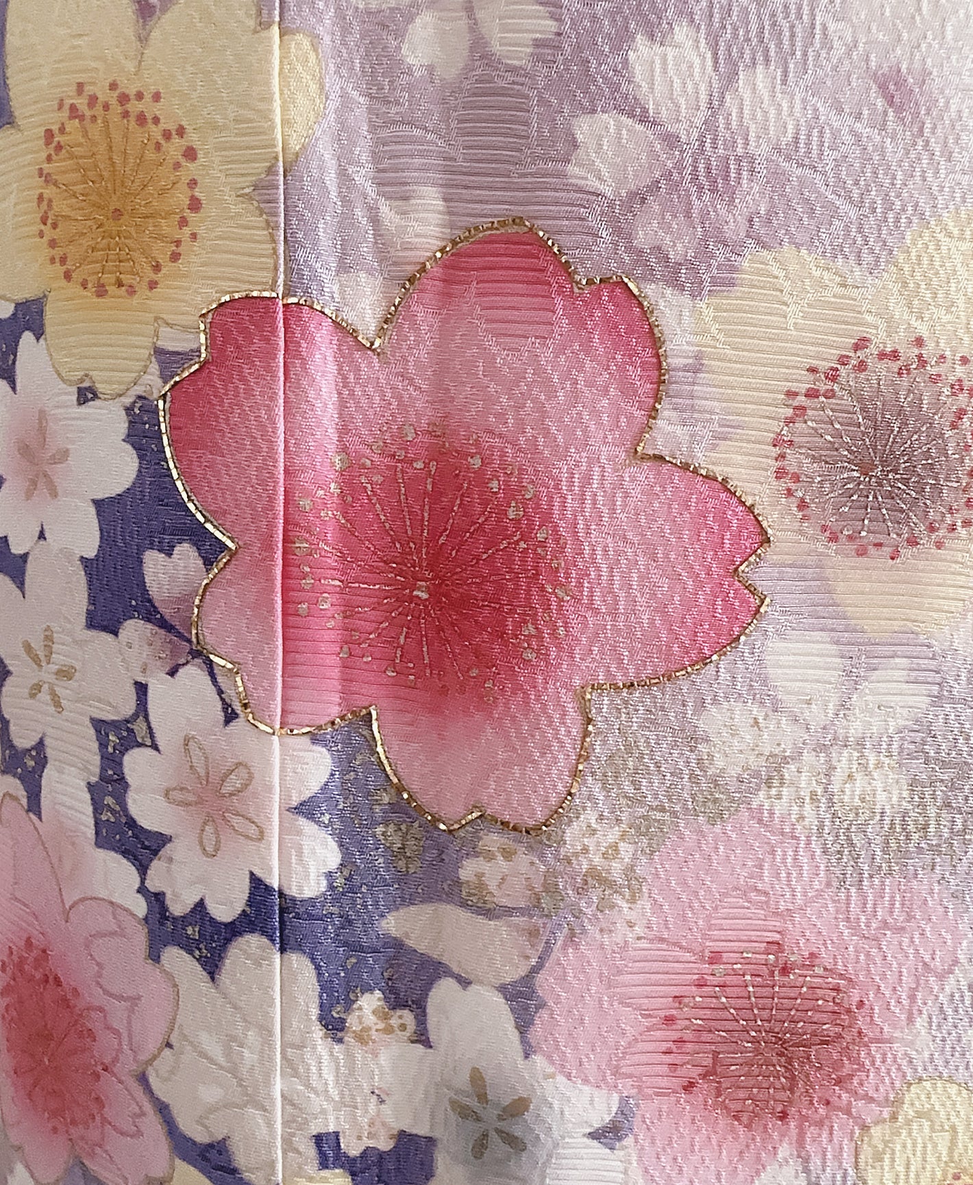 成人式振袖レンタル・白 白系 暈し染め 駒刺繍 金彩 桜吹雪 ZX704-C