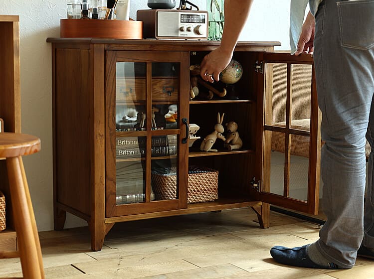 3種の天然木 ガラス扉キャビネット 3種の天然木 ガラス扉キャビネット