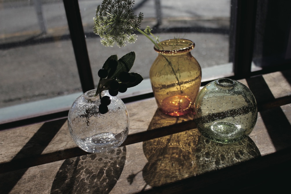 瀬戸内 です 大きな 手吹き ウラン ガラス フラワーベース 瀬戸内 です