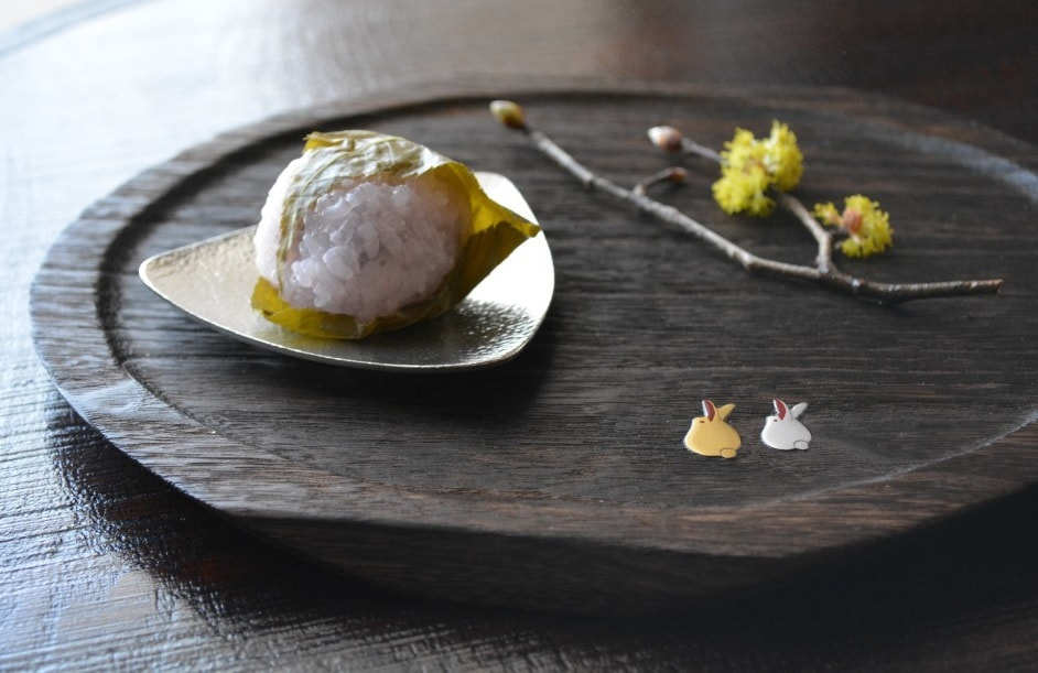 干菓子盆 (無地 / 蒔絵) ｜ 軽くて扱いやすい天然木 (桐) 製のお盆