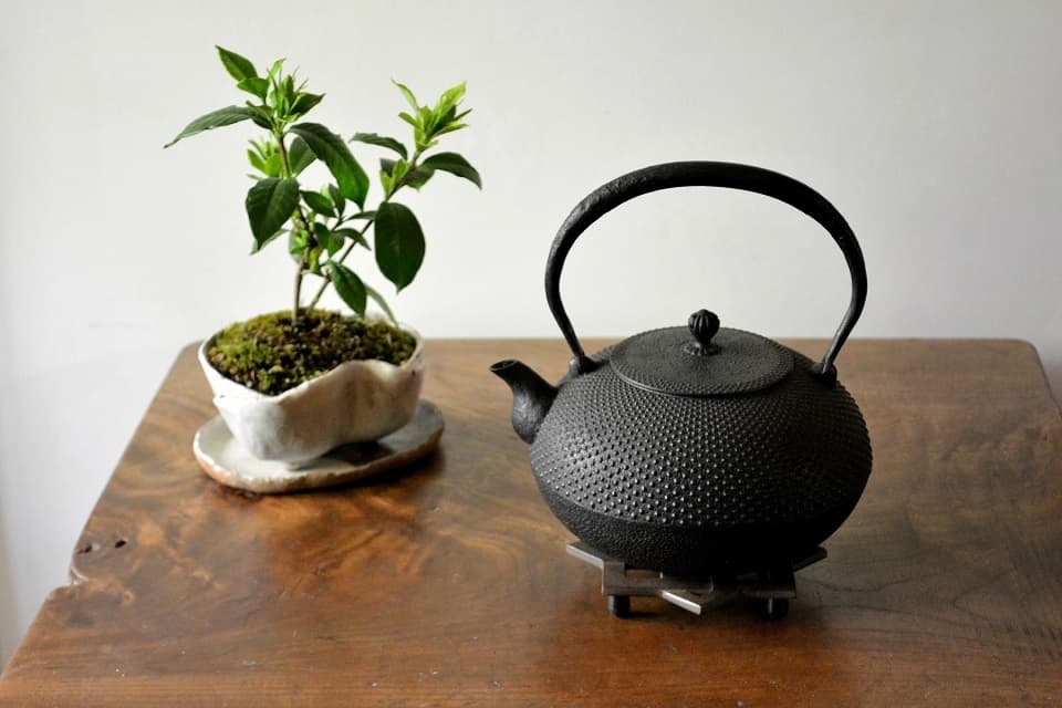 瓶敷き / 鍋敷き (角・丸) ｜ 南部鉄器のおしゃれで美しい瓶敷き・鍋