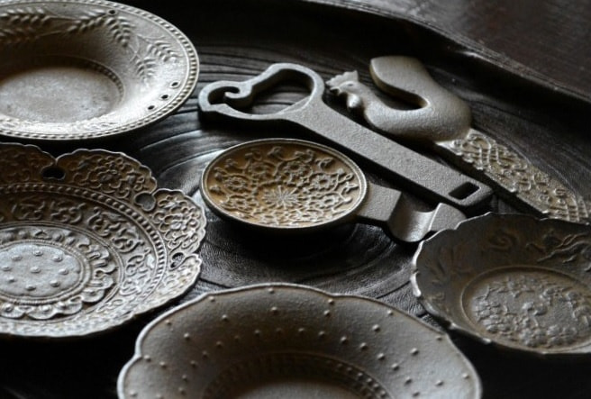 天蓋茶托 ｜ 中尊寺御用達。重厚かつ繊細で華やかな南部鉄器の