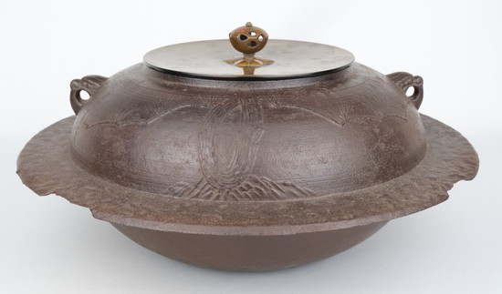 栗山園オンライン通販部 / 【出物】 老松文透木釜 加藤了三（12代