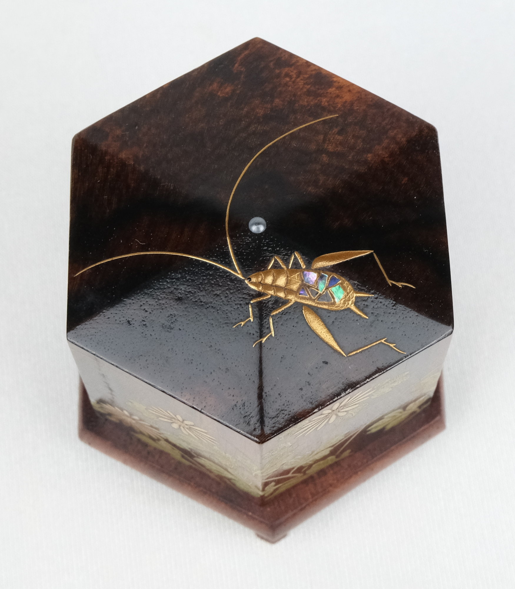 栗山園オンライン通販部 / 【出物】 鈴虫に菊蒔絵黒柿虫篭香合 吉田華正