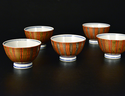 富本憲吉 色繪赤地金銀彩煎茶碗 五客 | しぶや黒田陶苑