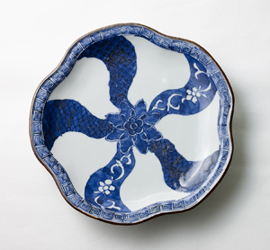 須田菁華 祥瑞捻文梅形皿 | しぶや黒田陶苑