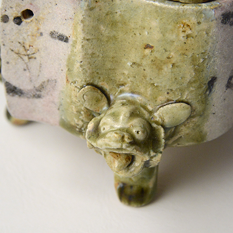 織部獅子香炉 】 骨董 漆塗箱付き 織部獅子香炉 】 骨董 漆塗箱付き