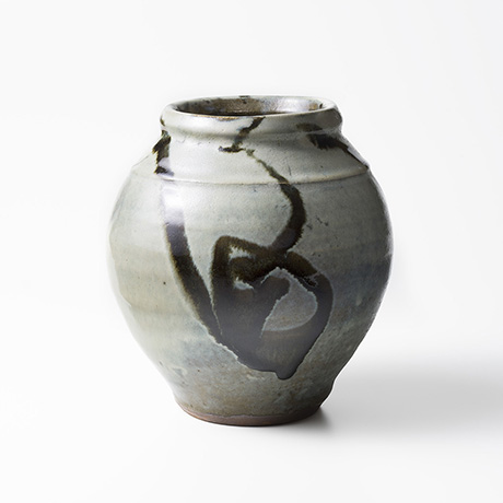 濱田庄司 浜田庄司 糠釉黒流掛角皿 です。 濱田庄司 浜田庄司 糠釉黒流