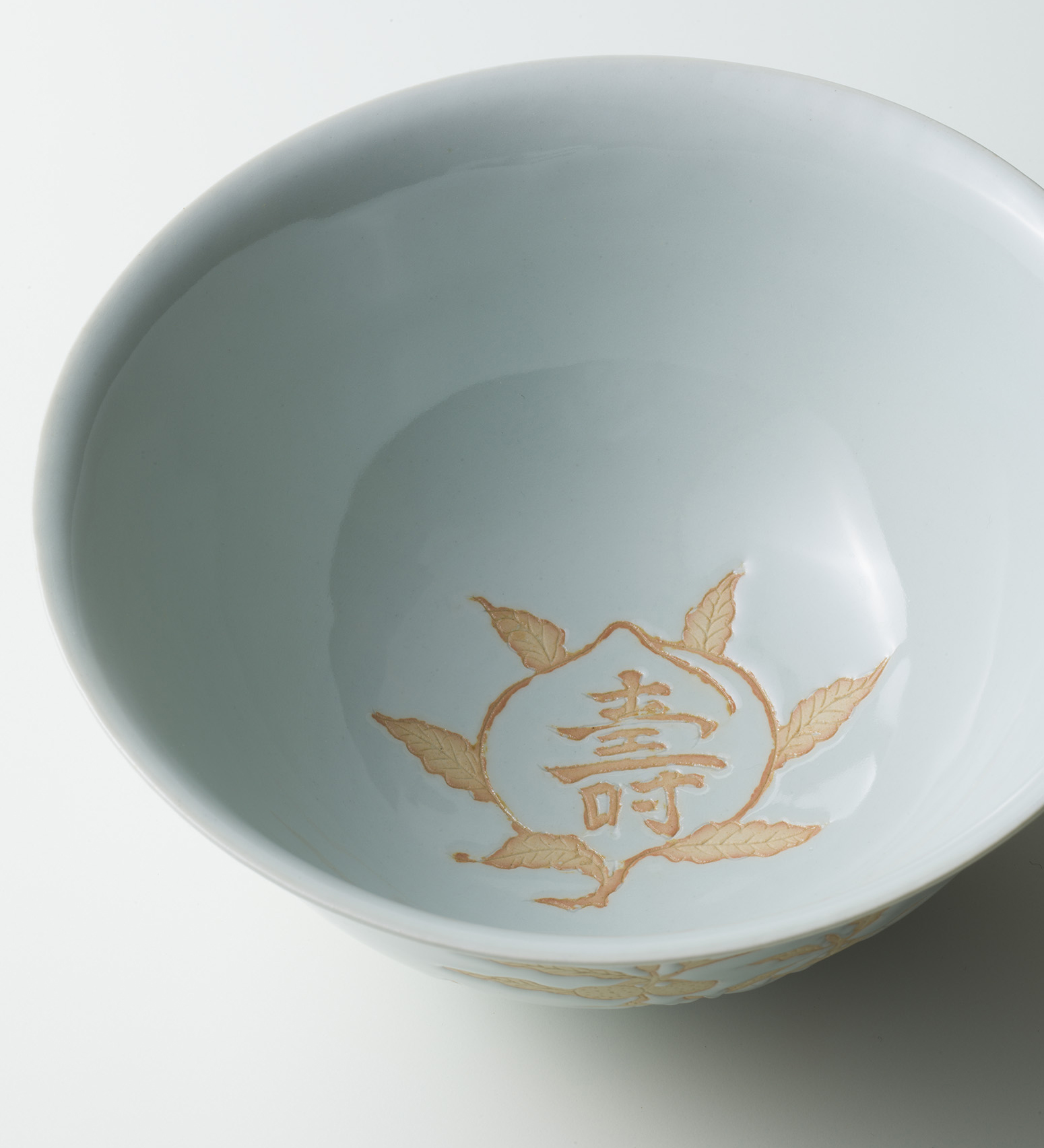 川瀬竹春 白磁釉抜瑞果文鉢 | しぶや黒田陶苑