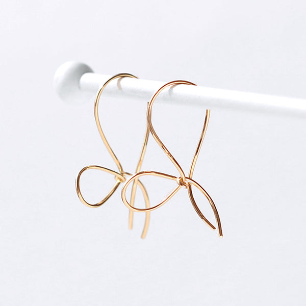 K18ピアス(リボンモチーフ)《ZH10197-PG》 | 京セラジュエリー