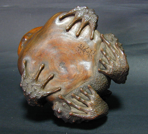 春光 木彫 蛙 | 【骨董品買取】日本全国対応・老舗骨董店の古美術やかた