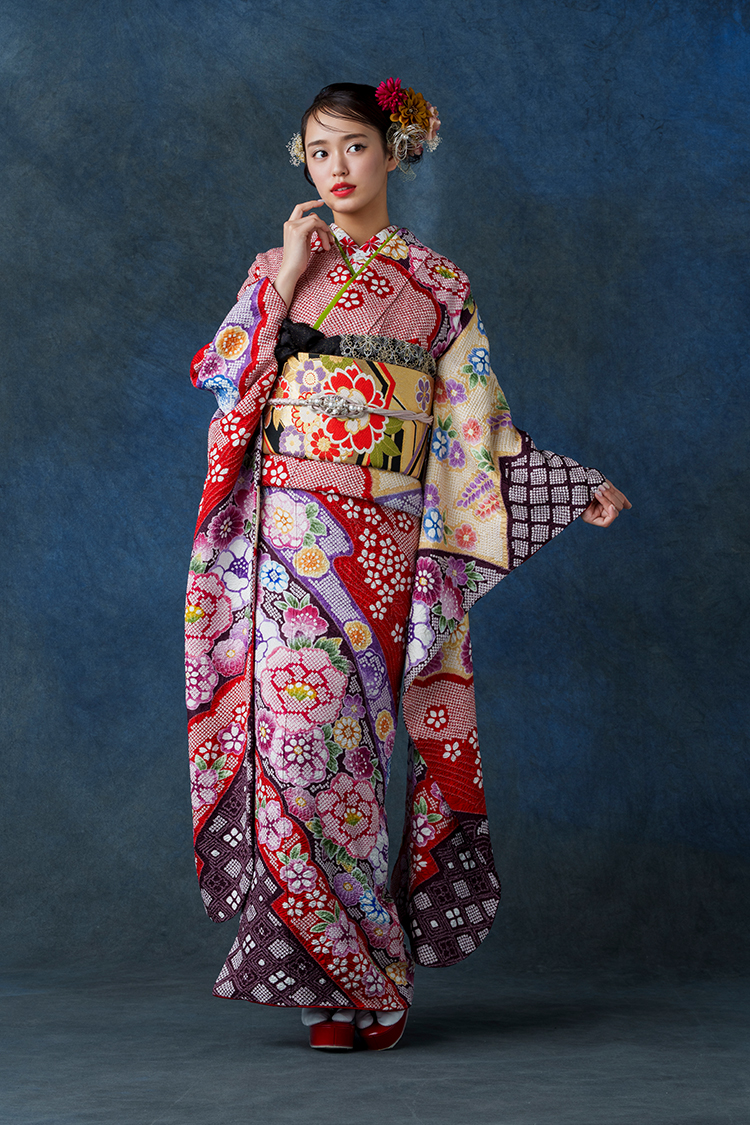 No.289 【新品/総絞り】王道の赤色に咲き誇る花々が、愛らしい印象を