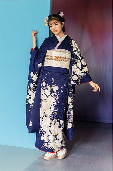 No.1101 【正絹 京友禅】青と白の配色がクールでと全体に施された金彩