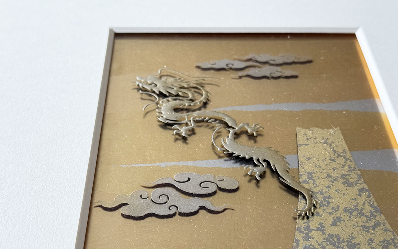 吉兆の象徴「赤富士」「龍」「鶴」が立体アートに。北斎×金沢箔の新作