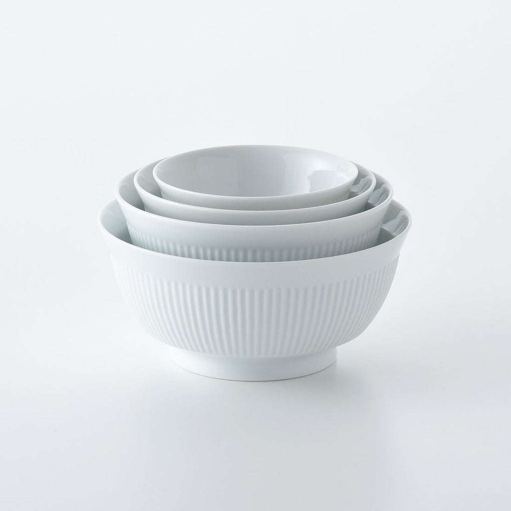 陶器 魚の彫刻 青白 陶器 魚の彫刻 青白 青白陶器バケツ型水指 金魚