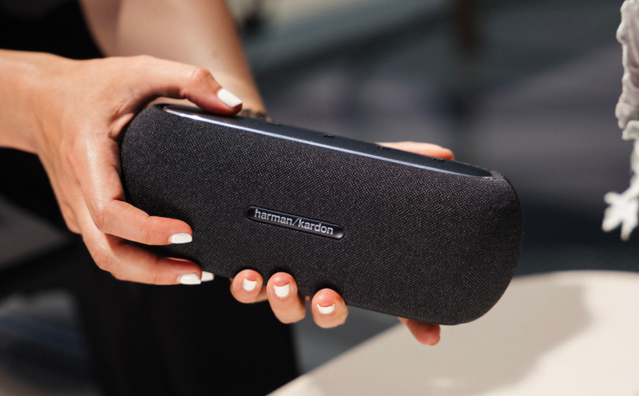 Harman Kardon Luna | Elegant portable Bluetooth speaker with 12