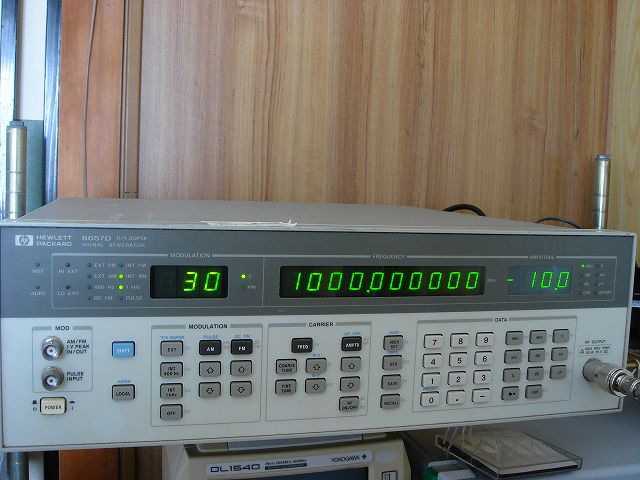 信号発生器（HP8657D）の修理 | henteko.org