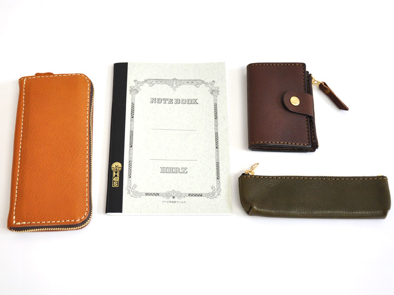 表裏で革色を選べるシンプルなリバーシブルショルダーバッグ / 革鞄の