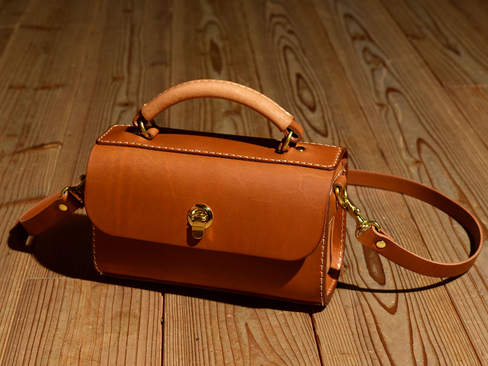 50周年記念鞄第三弾】フィットバッグ(CT-2303)｜革鞄・革小物のHERZ