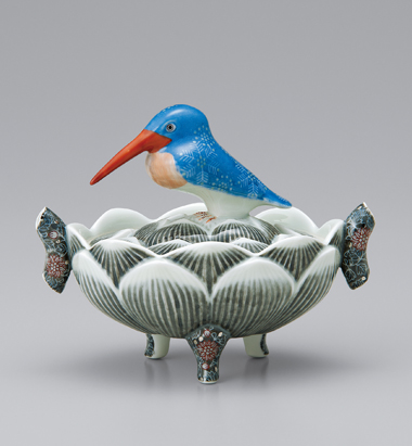 人間国宝 十四代今泉今右衛門 色絵雪花墨色墨はじき雪文