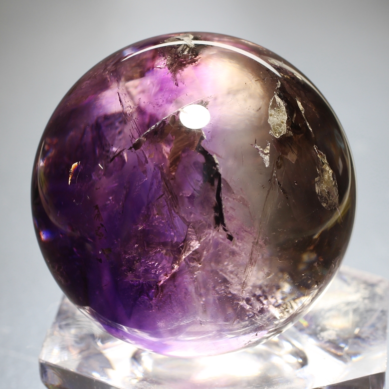 マダガスカル産]水入りアメジストエレスチャル丸玉/スフィア（47.5mm