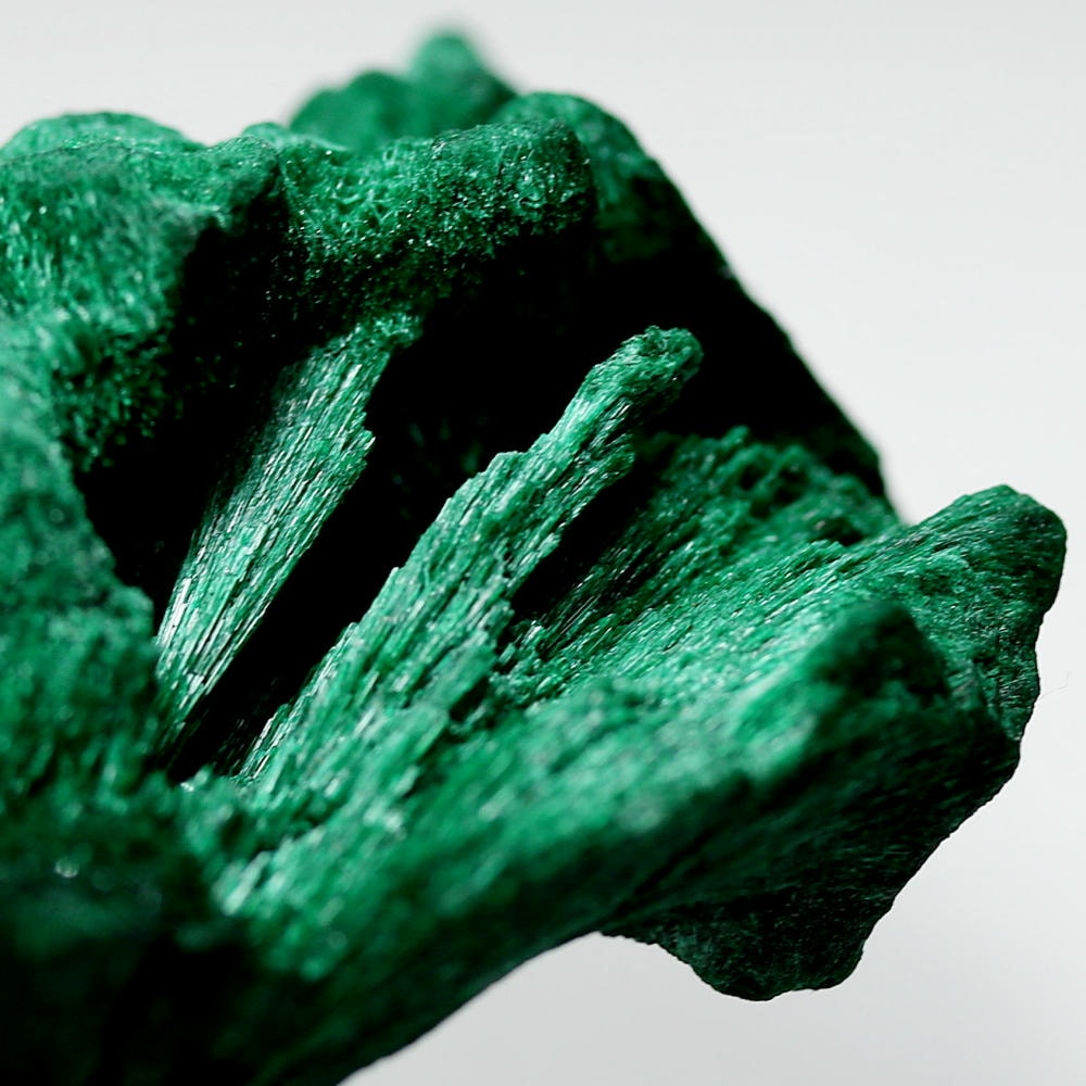 ザンビア産ビロードマラカイト原石/未加工孔雀石（ベルベット