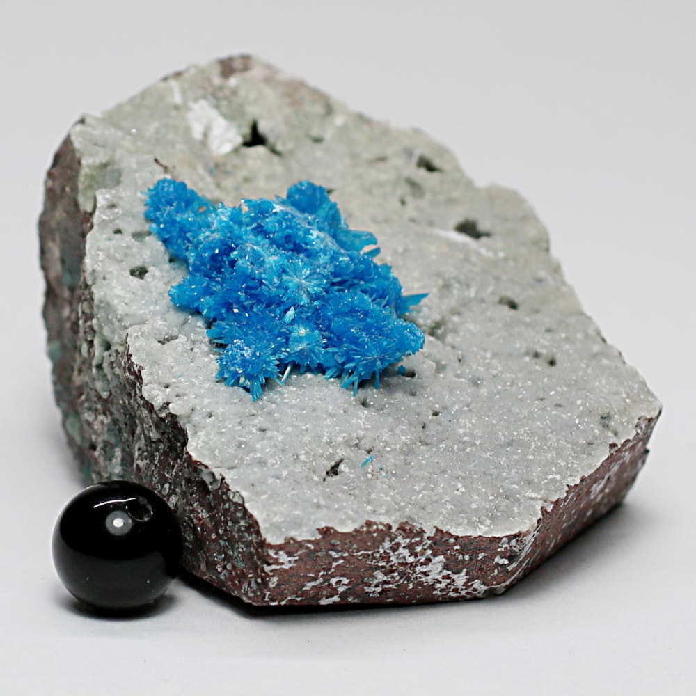 インド/プネー産]カバンサイト結晶付き原石（カバンシ石） - 埼玉県