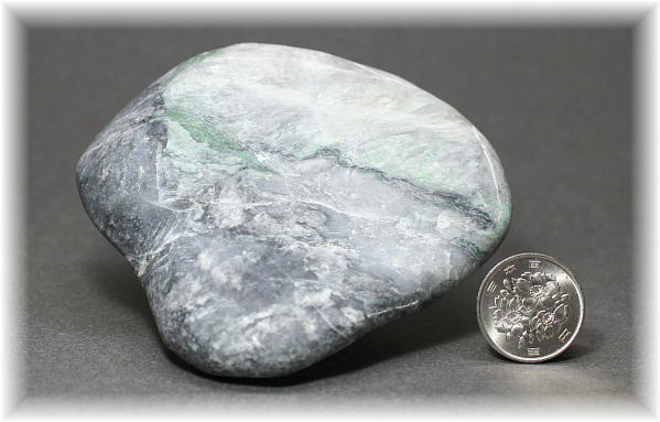 糸魚川産]翡翠原石 - 埼玉県吉川市の天然石専門店・水晶パワーストーン