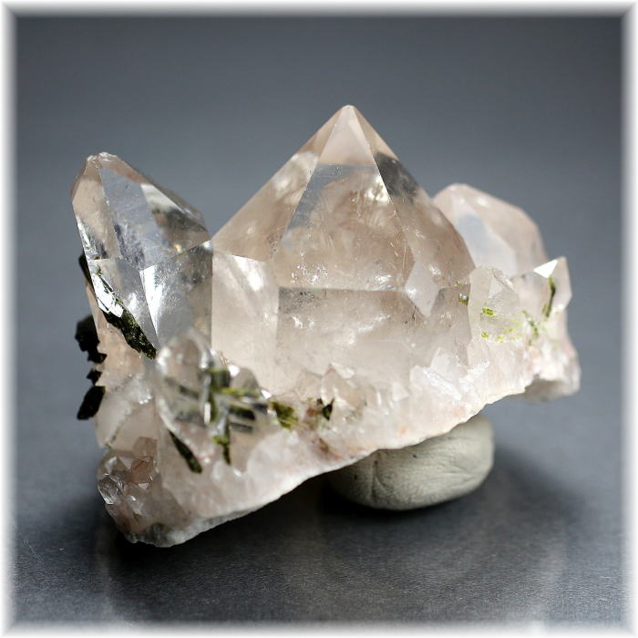 苔むした庭園/見事なエピドートインクォーツC/パキスタンスカルドゥ産