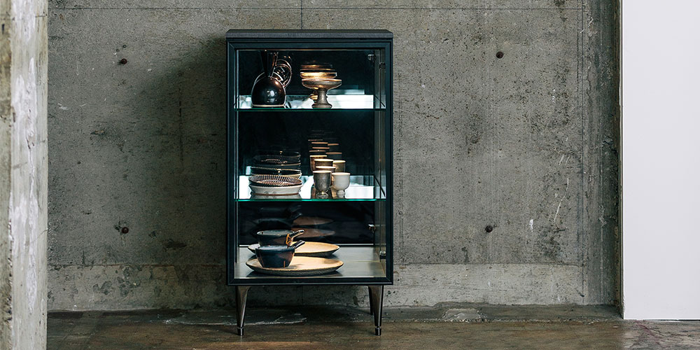 AYANO（綾野製作所）サイドボード「ゼノ ノワール ZL-50GB」ガラス扉