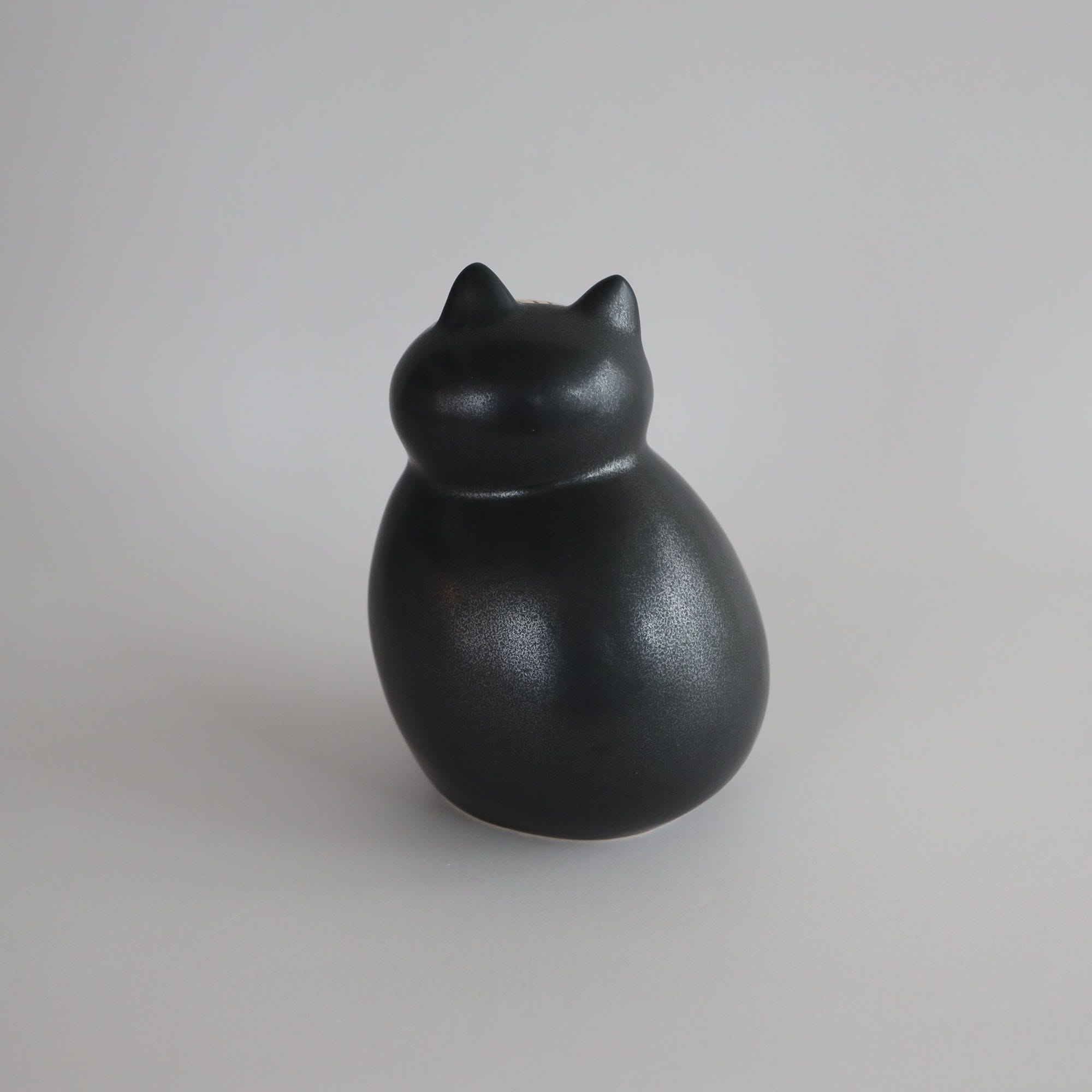 定番品】Lisa Larson Cat MIA Medium Black｜入荷待ち商品｜IDEE SHOP