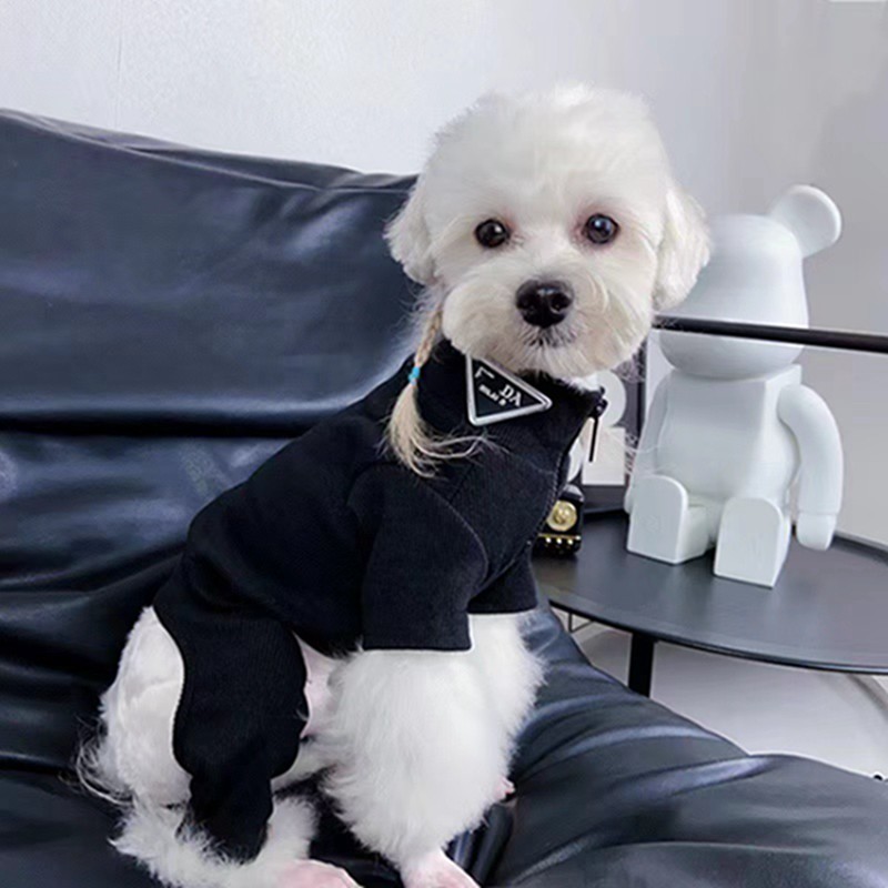PRADA レッド ナイロン 犬服 フード付き PRADA正規品 Mサイズ レッド