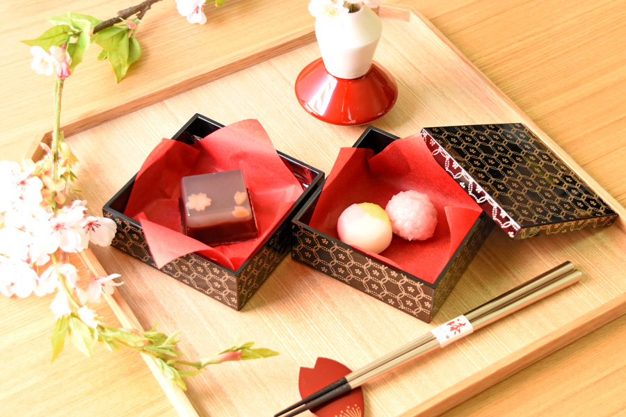 鈴木睦美 氏作 赤色漆器の朱盃 木箱付き 鈴木睦美 氏作 赤色漆器の朱盃