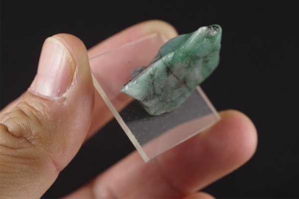 エメラルド原石磨き 10．8g／緑柱石 天然石販売 名取貴石 天然石