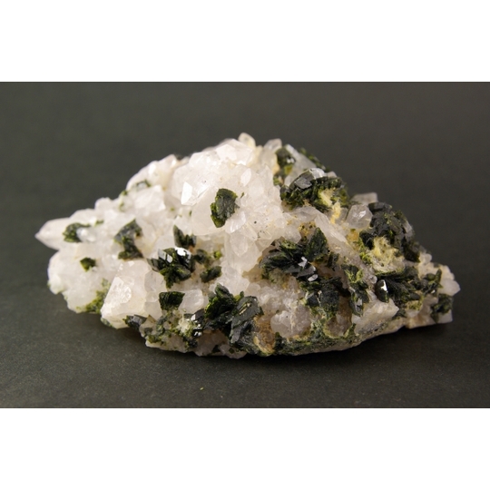 エピドート（緑レン石）共生水晶クラスター 399g *珍しい