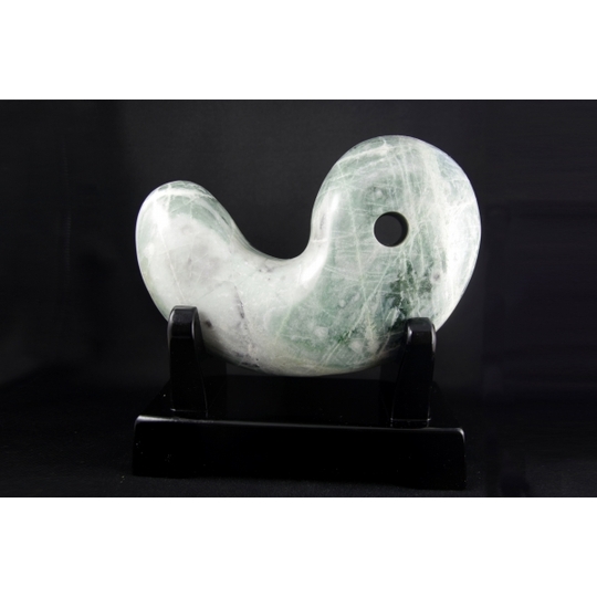 糸魚川産翡翠 特大勾玉 国産翡翠の勾玉販売 天然石原石鉱物結晶