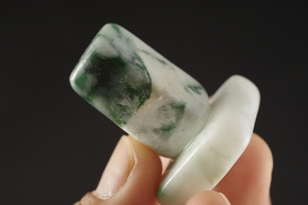 糸魚川産翡翠原石 磨き 40g 天然石販売 名取貴石 天然石原石鉱物