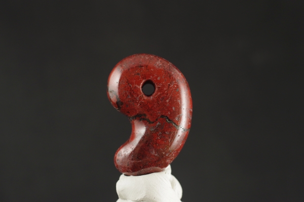 佐渡の赤玉石 勾玉 国産ジャスパーの勾玉販売 天然石原石鉱物結晶