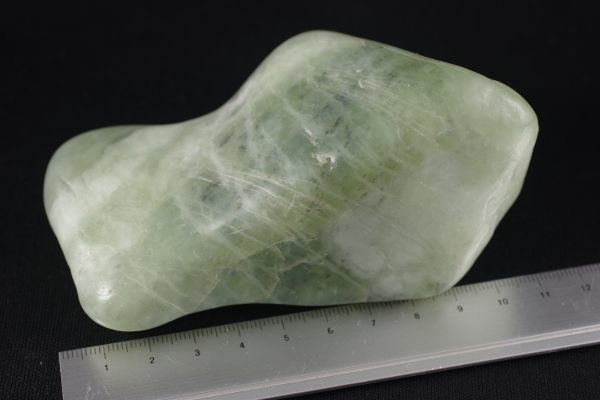 ネフライト（軟玉）原石磨き320g 天然石販売 名取貴石 天然石原石