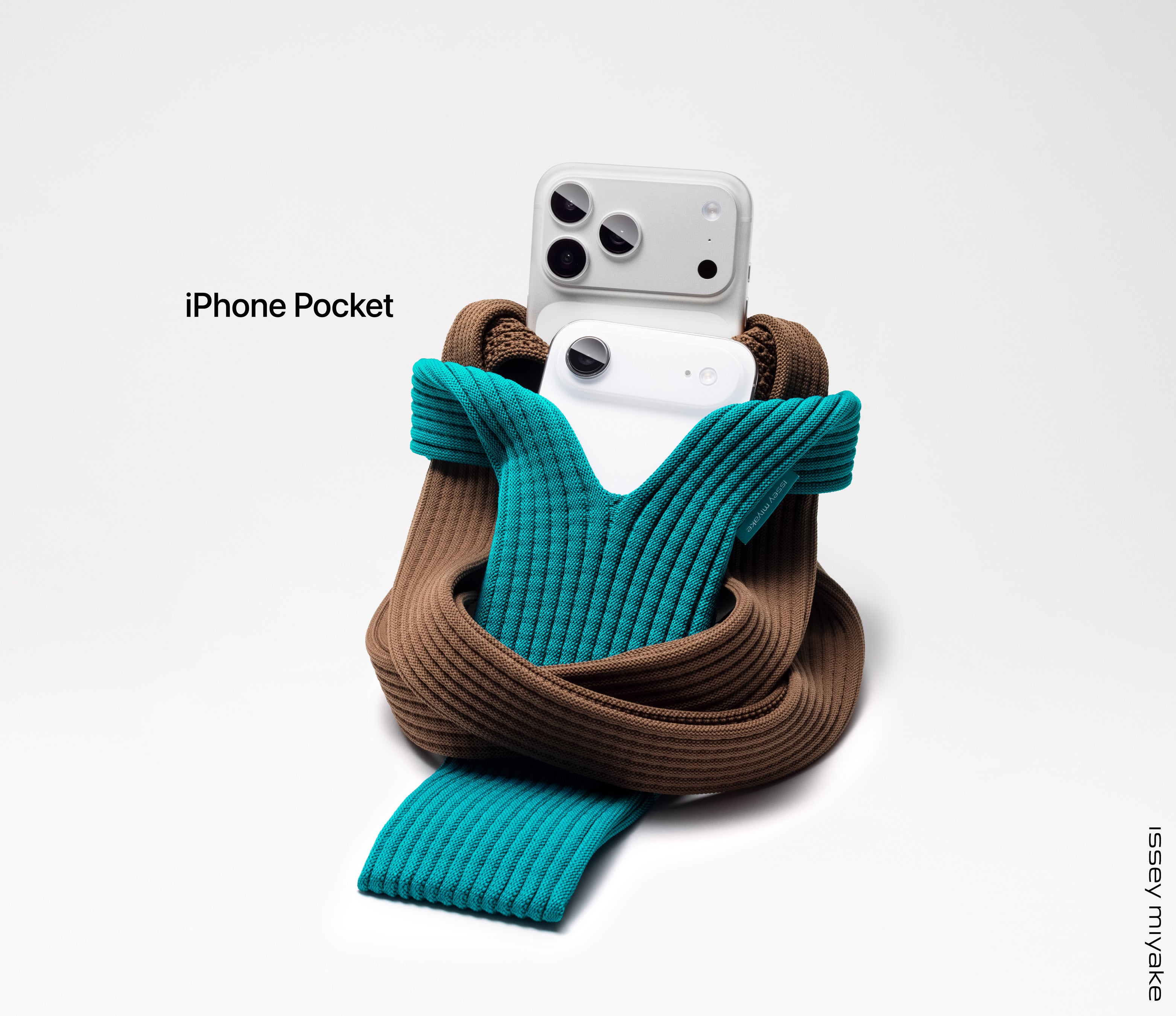iPhone Pocket by ISSEY MIYAKE ブラック ショート iPhone Pocket by