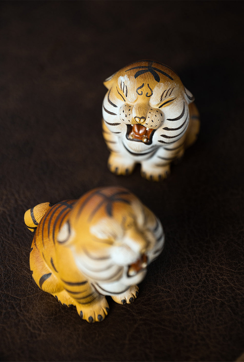 IwaiLoft 虎の置物 2022年の干支の寅の置物 虎 トラ 陶器 茶寵 手作り