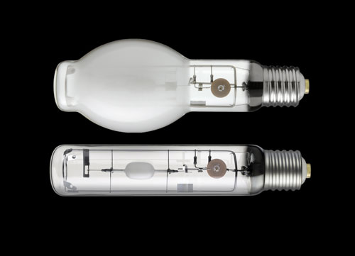 道路・街路・投光照明に最適な「FECセラルクスエースEX」を業界最長