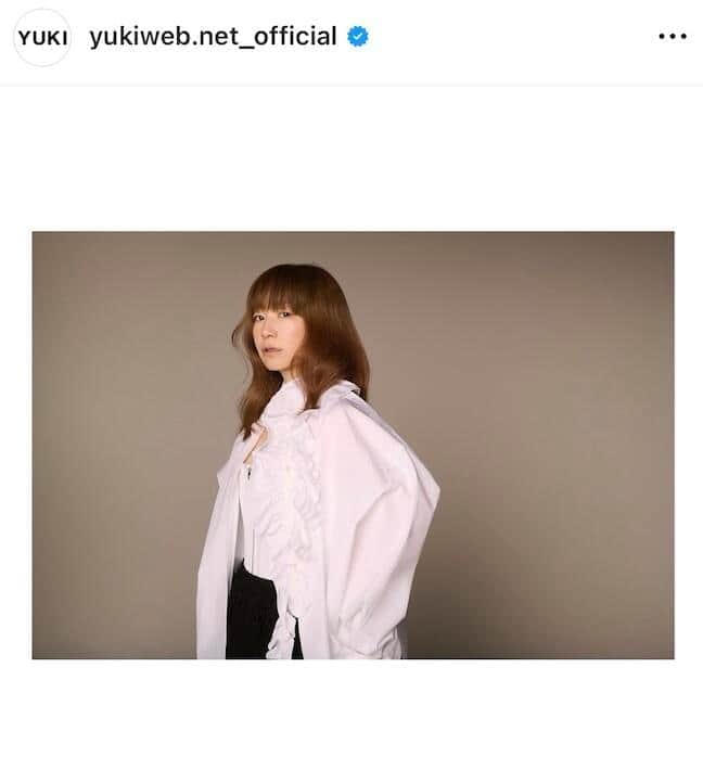 元ジュディマリYUKI、最新ジャケ写が「激カワ」 ミニ丈チェック柄の