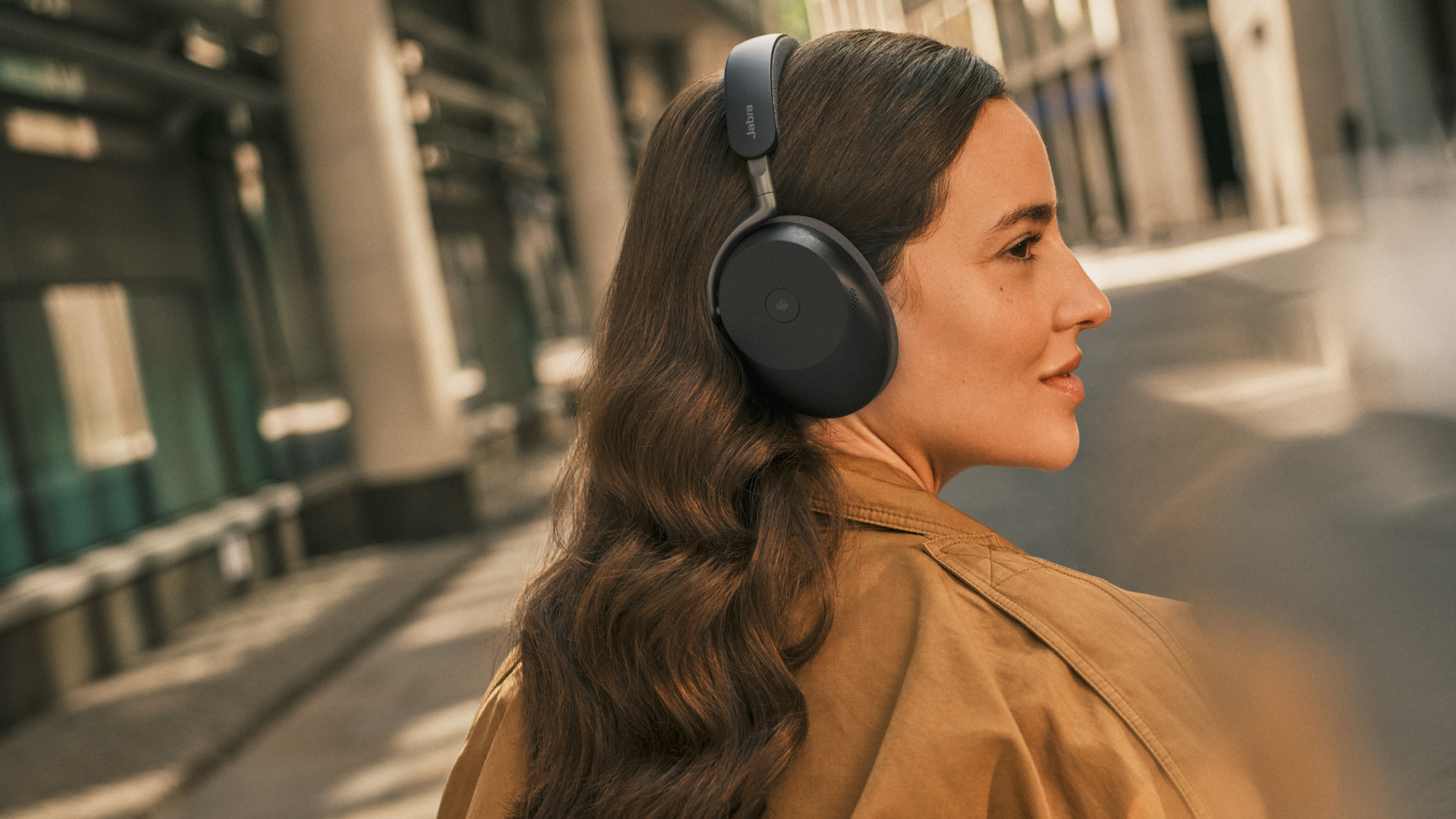 仕事用ワイヤレスヘッドセットとビデオ会議カメラ | Jabra