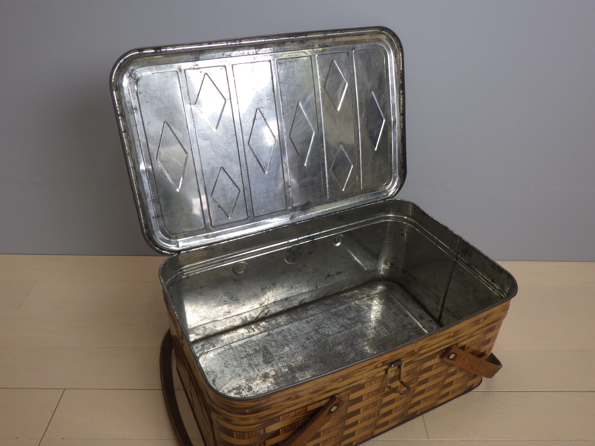 ティンバスケットティン缶ピクニックバスケットツールボックスアンティーク