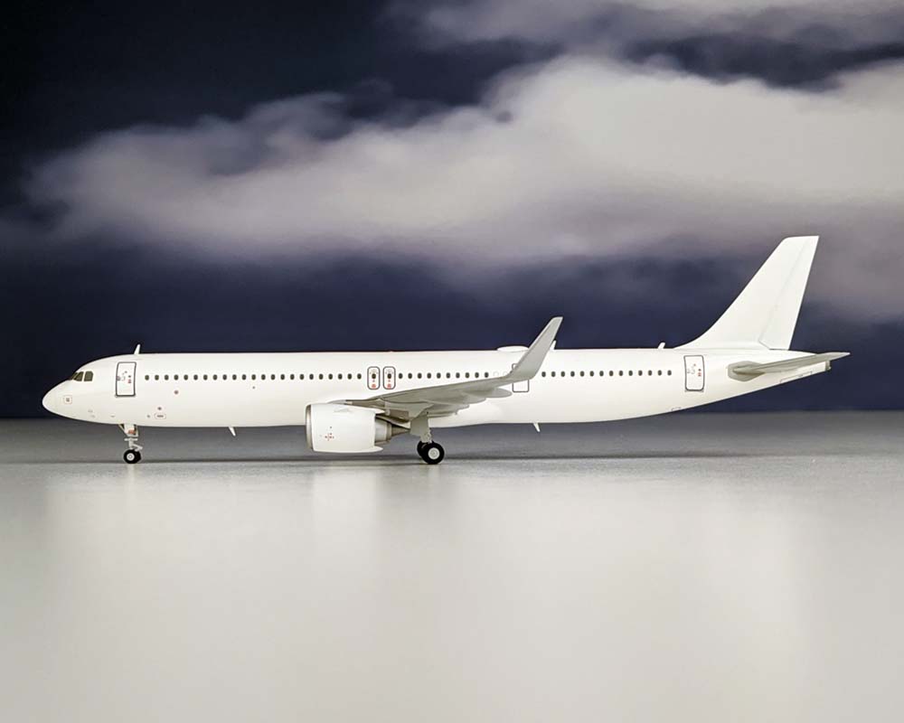 www.JetCollector.com: Blank Airbus A321neo w/Stand 1:200 Scale JC